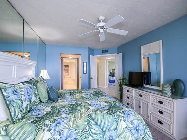 Sanibel Luxury Three Bedroom Beach Condo Sleeps 6 Guests