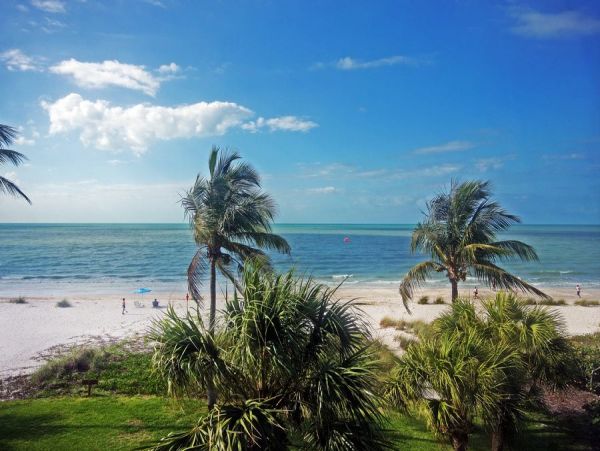 Sanibel Island Luxury Vacation Condo Pool & Tennis Court
