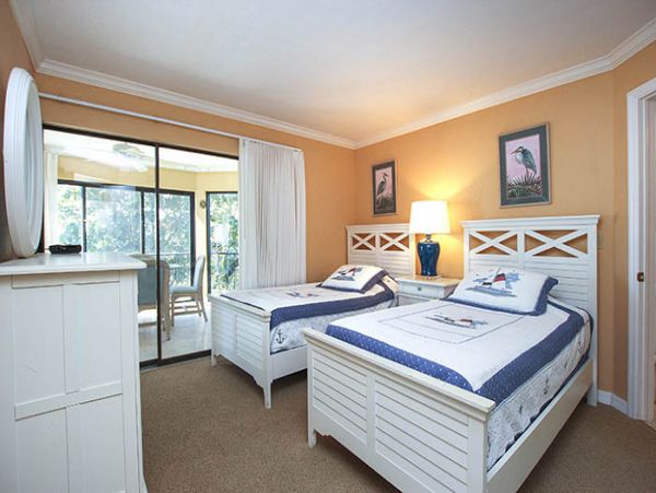Sanibel Island Luxury Vacation Condo Pool & Tennis Court