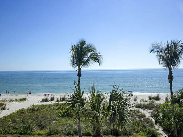 Sanibel Island Luxury Vacation Condo Pool & Tennis Court