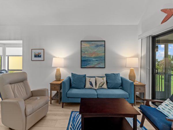 Beautiful Sanibel Vacation Condo - Communal Pool Beach Side Gulf-Front Retreat