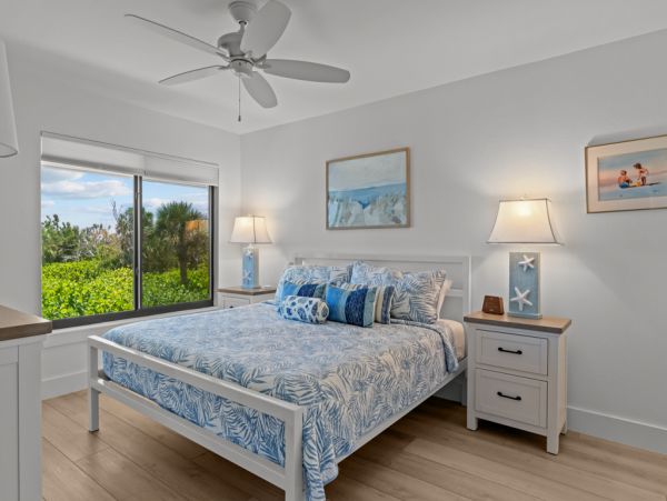 Beautiful Sanibel Vacation Condo - Communal Pool Beach Side Gulf-Front Retreat