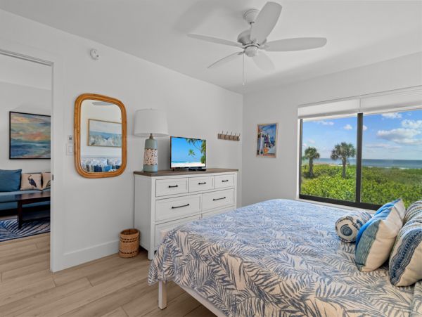 Beautiful Sanibel Vacation Condo - Communal Pool Beach Side Gulf-Front Retreat