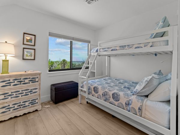 Beautiful Sanibel Vacation Condo - Communal Pool Beach Side Gulf-Front Retreat