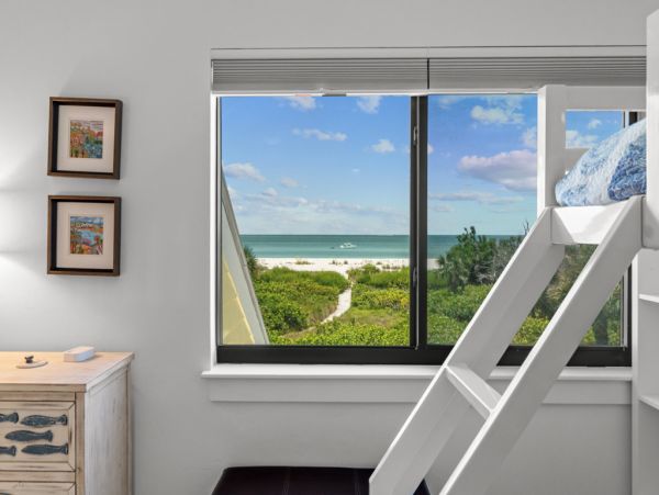 Beautiful Sanibel Vacation Condo - Communal Pool Beach Side Gulf-Front Retreat