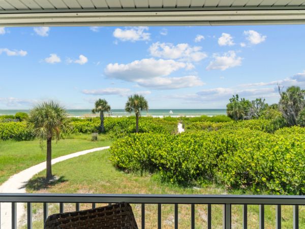 Beautiful Sanibel Vacation Condo - Communal Pool Beach Side Gulf-Front Retreat
