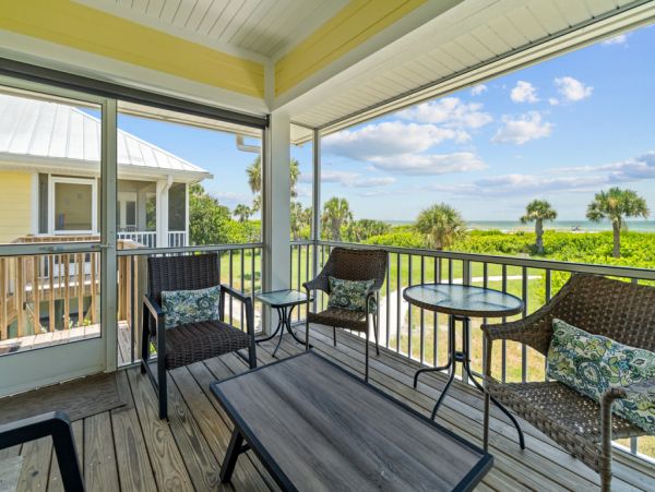 Beautiful Sanibel Vacation Condo - Communal Pool Beach Side Gulf-Front Retreat