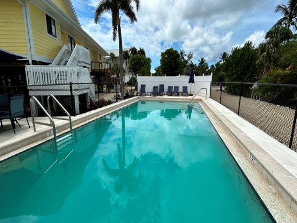 Beautiful Sanibel Vacation Condo - Communal Pool Beach Side Gulf-Front Retreat