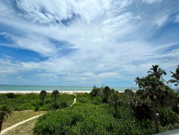 Beautiful Sanibel Vacation Condo - Communal Pool Beach Side Gulf-Front Retreat