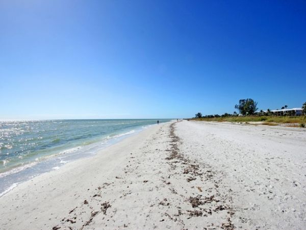 Beautiful Sanibel Vacation Condo - Communal Pool Beach Side Gulf-Front Retreat
