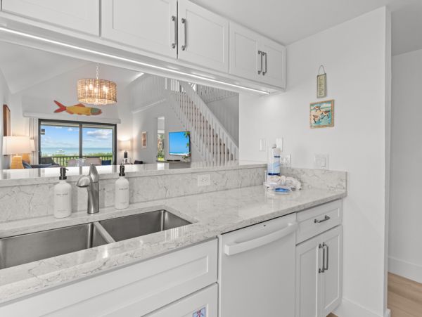 Beautiful Sanibel Vacation Condo - Communal Pool Beach Side Gulf-Front Retreat