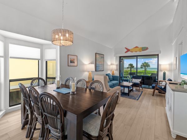 Beautiful Sanibel Vacation Condo - Communal Pool Beach Side Gulf-Front Retreat