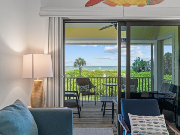 Beautiful Sanibel Vacation Condo - Communal Pool Beach Side Gulf-Front Retreat
