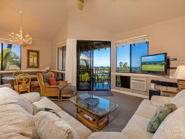 Beautiful Vacation Condo with Communal Pool & Hot Tub