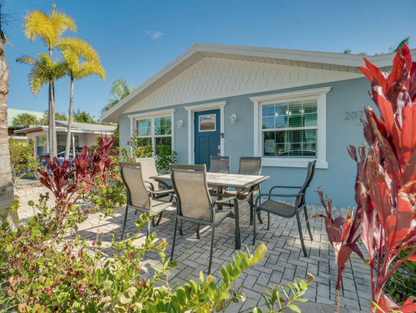 Anna Maria Home Four Bedrooms and Pool - 90 Steps to Beach