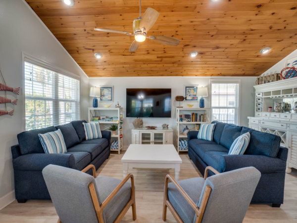 Anna Maria Home Four Bedrooms and Pool - 90 Steps to Beach