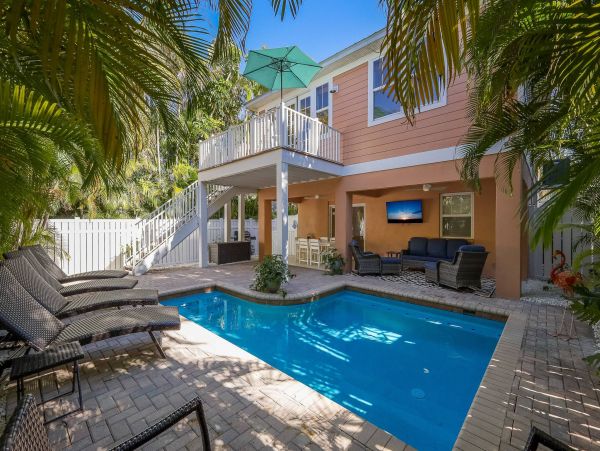 Holmes Beach Vacation Rental Pool Walk to Beach Sleep 6