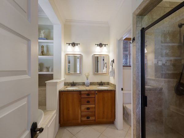 Holmes Beach Vacation Rental Pool Walk to Beach Sleep 6