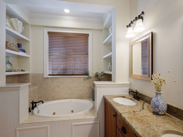 Holmes Beach Vacation Rental Pool Walk to Beach Sleep 6