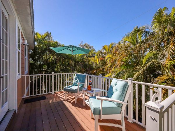 Holmes Beach Vacation Rental Pool Walk to Beach Sleep 6