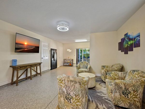 Holmes Beach Vacation Rental Pool Walk to Beach Sleep 6