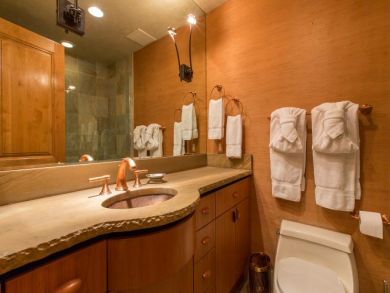 Ski In Ski Out Accommodationa in Vail Colorado that Sleeps 9
