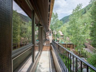 Ski In Ski Out Accommodationa in Vail Colorado that Sleeps 9