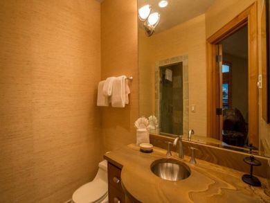 Ski In Ski Out Accommodationa in Vail Colorado that Sleeps 9