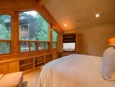 Ski In Ski Out Accommodationa in Vail Colorado that Sleeps 9