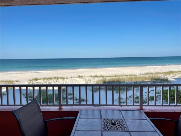 Anna Maria Island Beachfront 2 Bedroom Condo Sleeps 6