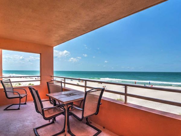 Anna Maria Island Beachfront 2 Bedroom Condo Sleeps 6