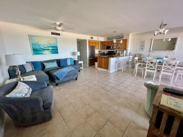 Anna Maria Island Beachfront 2 Bedroom Condo Sleeps 6