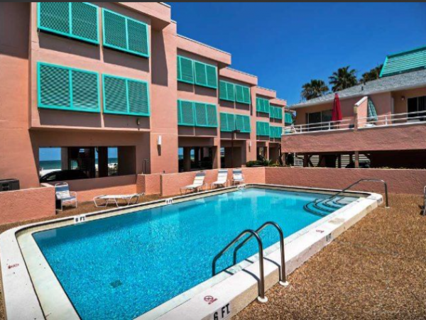 Anna Maria Island Beachfront 2 Bedroom Condo Sleeps 6