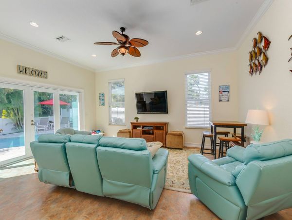 Cozy Anna Maria Island 4 Bedroom Vacation Rental Sleeps 8