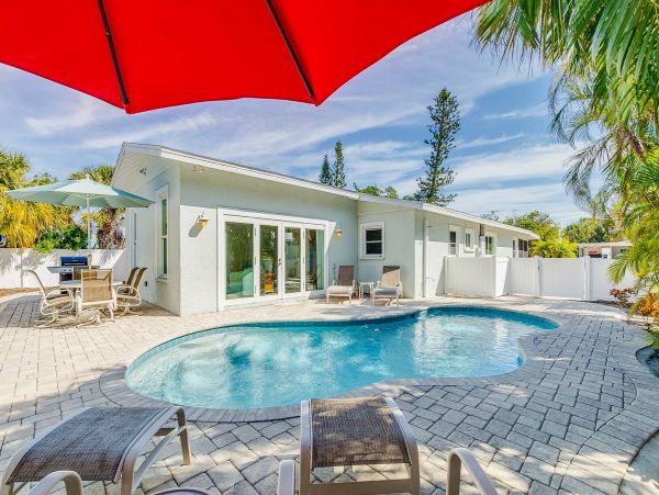 Cozy Anna Maria Island 4 Bedroom Vacation Rental Sleeps 8