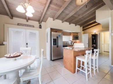 Anna Maria 2 Bedroom Vacation Rental Sleeps 6 Walk to Beach