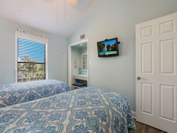 Charming Pool Home for Rent on Anna Maria