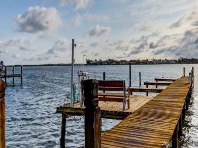 Anna Maria Beach Cottage West of Gulf Drive 3 Bedrooms