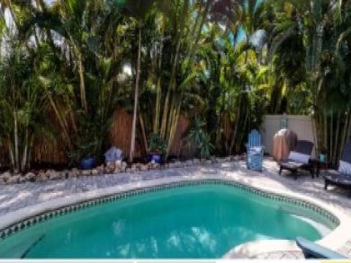 Anna Maria Beach Cottage West of Gulf Drive 3 Bedrooms