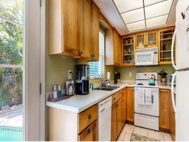 Anna Maria Beach Cottage West of Gulf Drive 3 Bedrooms