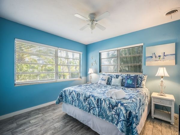 Anna Maria 4 Bedroom Rental Home - 100 Yards to Beach
