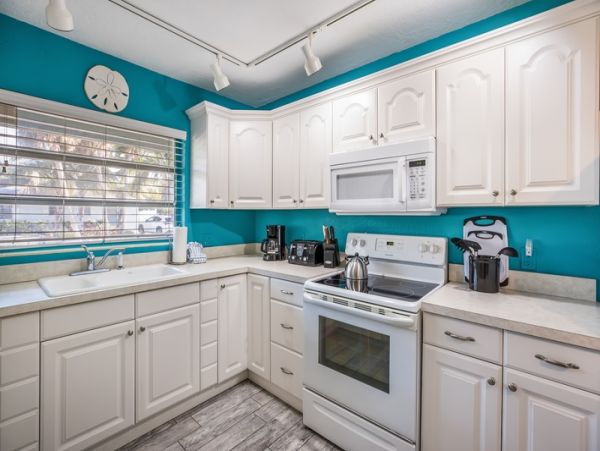 Anna Maria 4 Bedroom Rental Home - 100 Yards to Beach