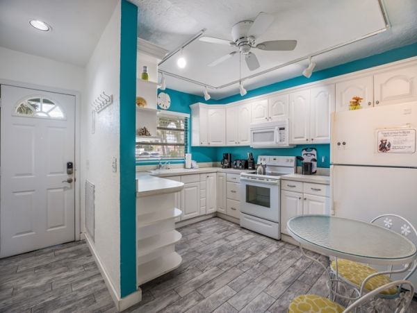 Anna Maria 4 Bedroom Rental Home - 100 Yards to Beach