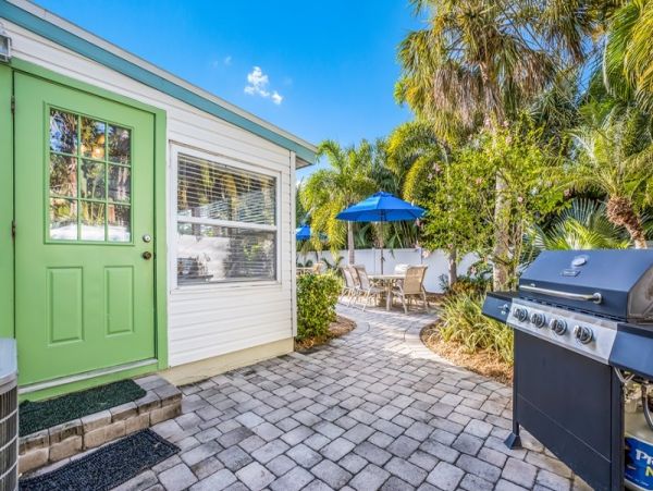 Anna Maria 4 Bedroom Rental Home - 100 Yards to Beach