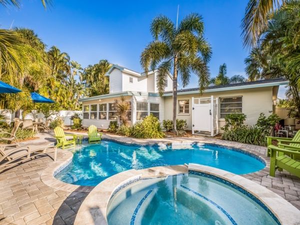 Anna Maria 4 Bedroom Rental Home - 100 Yards to Beach