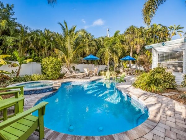 Anna Maria 4 Bedroom Rental Home - 100 Yards to Beach