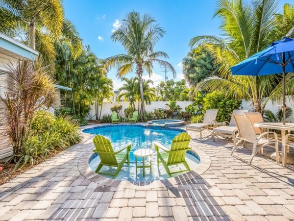 Anna Maria 4 Bedroom Rental Home - 100 Yards to Beach