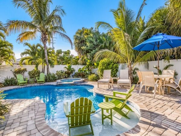 Anna Maria 4 Bedroom Rental Home - 100 Yards to Beach