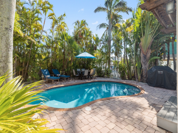 Anna Maria Luxury Home A Block to the Beach Private Pool