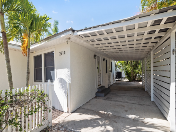 Anna Maria Luxury Home A Block to the Beach Private Pool